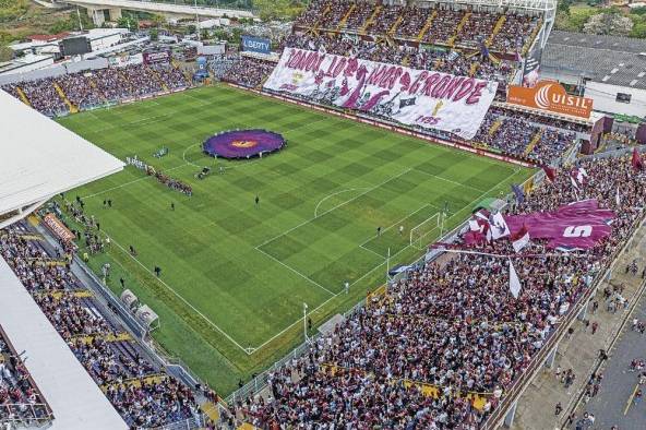 En el Ricardo Saprissa, un recinto con césped natural y un diseño arquitectónico que acerca a la afición al terreno, por lo que le llaman La Cueva, buscarán una diferencia clara en el primer partido para restarle protagonismo al Rommel Fernández.