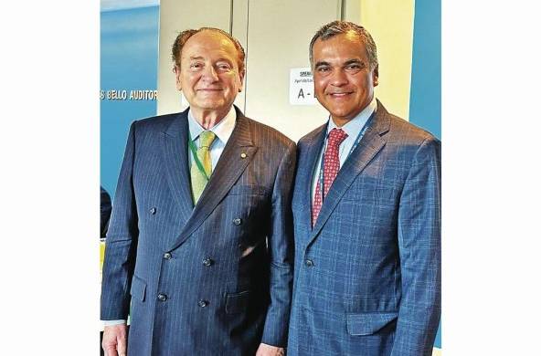Dr. Robert Merton, premio Nobel de Economía, junto a Julio Javier Justiniani, titular de la SMV