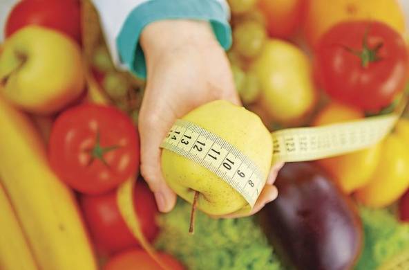 Una nutrición saludable es fundamental para la prevención de factores de riesgo relacionados con la dieta, como el sobrepeso y la obesidad.