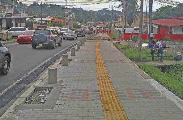 Proyecto inconcluso de aceras en el sector de Paraíso, distrito de San Miguelito, ciudad de Panamá. 2019.