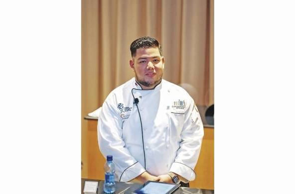 El chef José Flores es chef en Coinsa. su especialidad, las cocinas comerciales.