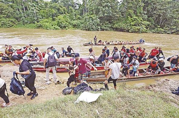 Se estima que más de 330.000 migrantes han atravesado la selva darienita en su camino a Norteamérica.