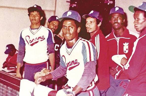 Cano, Tito Livio, Orozco, Eric, Weeks y Córdoba, parte de la selección en La Habana 1982.
