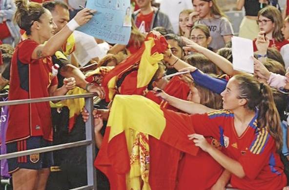 Las expectativas con la selección española son muy altas, aupadas por su prevalencia actual en las categorías inferiores donde España es campeona femenina mundial en la Sub-20 y la Sub-17
