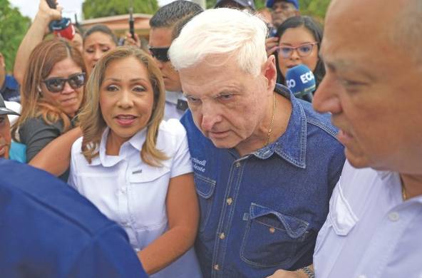 La diputada Yanibel Ábrego estuvo acompañada por el ex presidente Martinelli.