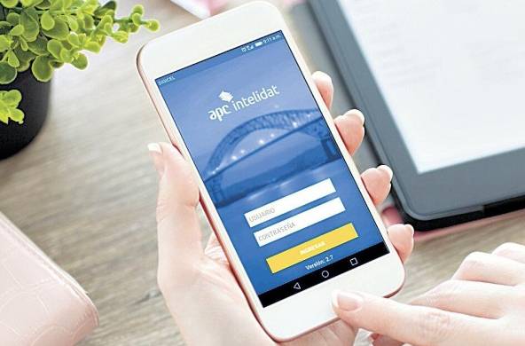 APC Intelidat creó una aplicación para que los consumidores puedan tener a mano el estado de sus pagos, los saldos de sus tarjetas de crédito, préstamos, hipotecas y servicios, así como alertas de las consultas, etc.