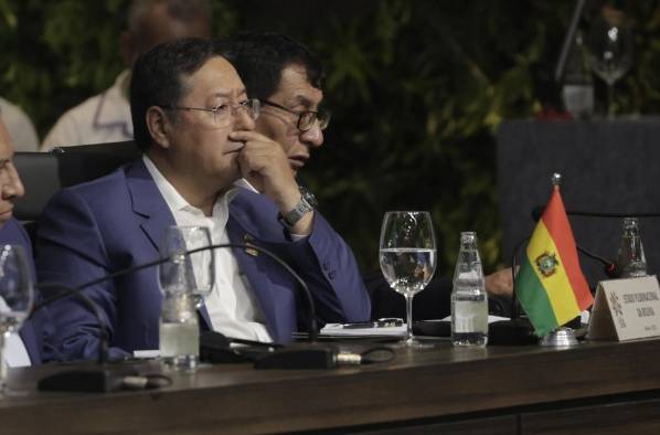 El presidente de Bolivia, Luis Arce, participa en la sesión de apertura de la Cumbre Amazónica hoy, en Belém (Brasil).