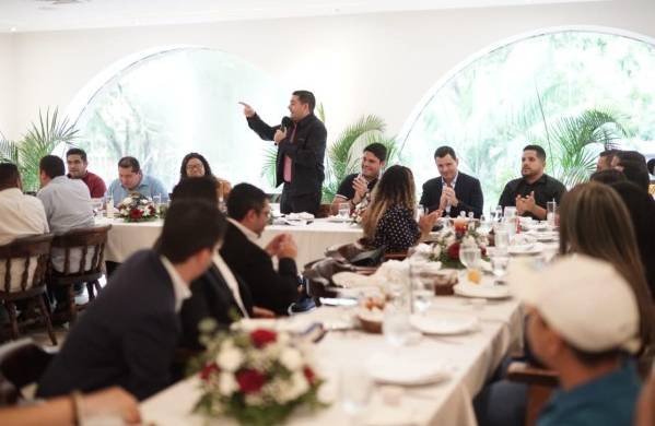 Carrizo recibió el respaldo de 21 presidentes de área del Frente de la Juventud del PRD.