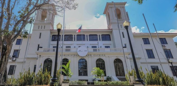 Imagen donde se muestra la fachada de la sede central del Ministerio de Salud.