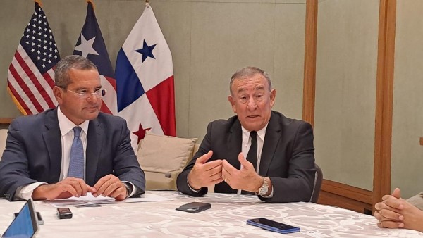 El gobernador de Puerto Rico, Pedro Pierluisi, y el secretario de Desarrollo Económico de Puerto Rico, Manuel Cidre.
