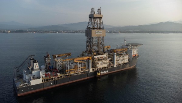 El Hidden Gem es un buque de minería en aguas profundas fondeado en la Bahía de Manzanillo, Colima. La canadiense The Metals Company tiene intención de explotar el océano.