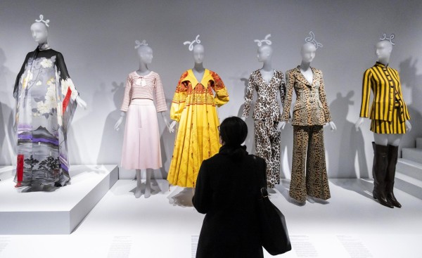 Exposición 'Women Dressing Women' en el Museo Metropolitano de Arte de Nueva York