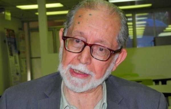 Candanedo Ortega fue profesor de Filosofía de la Universidad de Panamá y estuvo vinculado a diversos movimientos sociales.