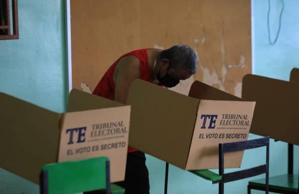 Los panameños elegirán al nuevo presidente y al vicepresidente de la República y 20 diputados para el Parlamento Centroamericano.