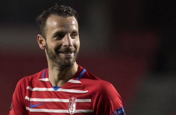 Imagen de 2021 donde registran al delantero español del Granada, Roberto Soldado, en un partido entre el Granada y el Molde FK.