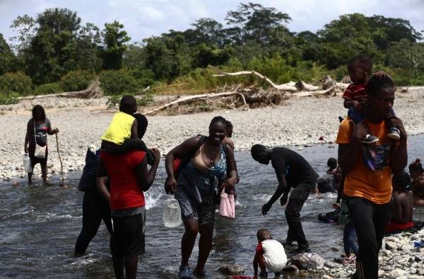 Migrantes persiguen sus sueños en medio de la mortífera pandemia de la covid-19