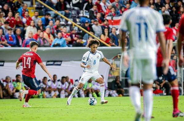 Adalberto Carrasquilla durante el partido contra Costa Rica.