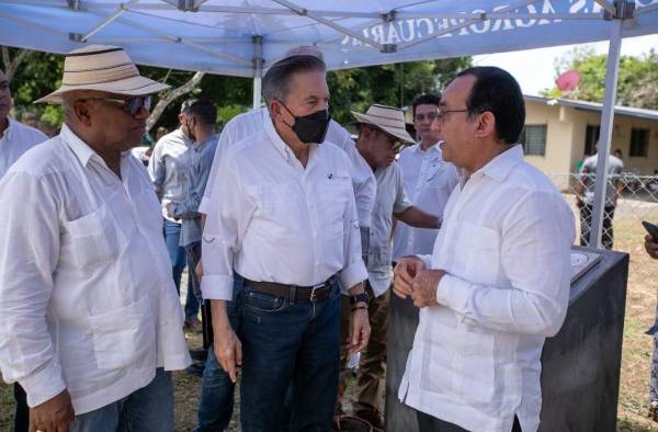 El cheque se entregó a la sociedad Gones Hermanos, S. A., por la compra de las tierras donde se desarrollará el centro.