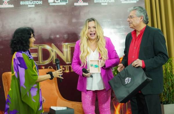 Ednita Nazario recibió un regalo de parte de Probidsida