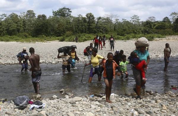 Migrantes persiguen sus sueños en medio de la mortífera pandemia de la covid-19