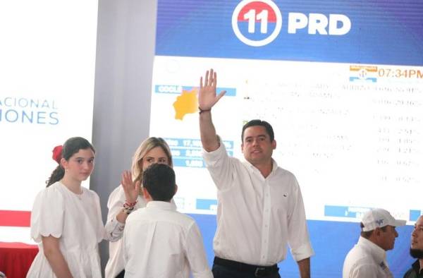 'Me siento con humildad y muy feliz de convertirme en el candidato presidencial', dijo Carrizo.