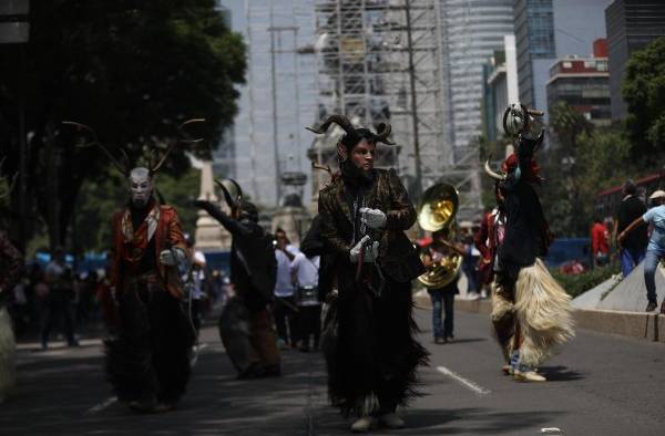 Indígenas de México reclaman visibilidad y derechos en marcha conmemorativa