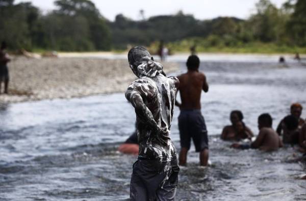 Migrantes persiguen sus sueños en medio de la mortífera pandemia de la covid-19