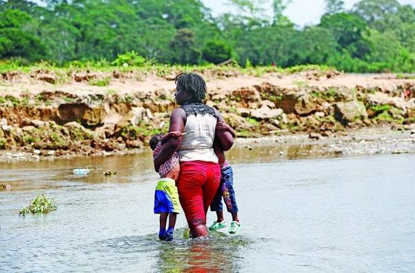 Migrantes persiguen sus sueños en medio de la mortífera pandemia de la covid-19