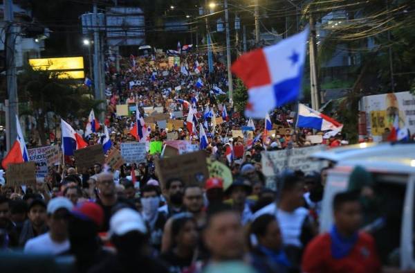 Instan al Gobierno y a todas las partes que están protestando a tomar acciones inmediatas para detener la escalada de violencia.