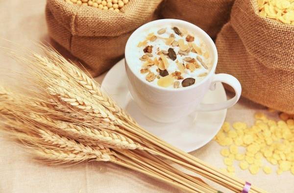 Los Cereales para el desayuno están elaborados con cereal integral, manteniendo así su contenido natural de nutrientes como la fibra, vitaminas y minerales.