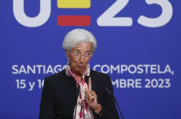 Foto de archivo de la presidenta del Banco Central Europeo (BCE), Christine Lagarde, quien advirtió, este jueves, de que el aumento de las tensiones geopolíticas, en referencia a Oriente Medio, pueden incrementar los precios de la energía a corto plazo, lo que crearía presiones inflacionistas y harían las perspectivas a medio plazo más inciertas.