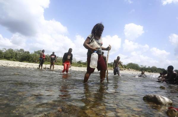 Migrantes persiguen sus sueños en medio de la mortífera pandemia de la covid-19