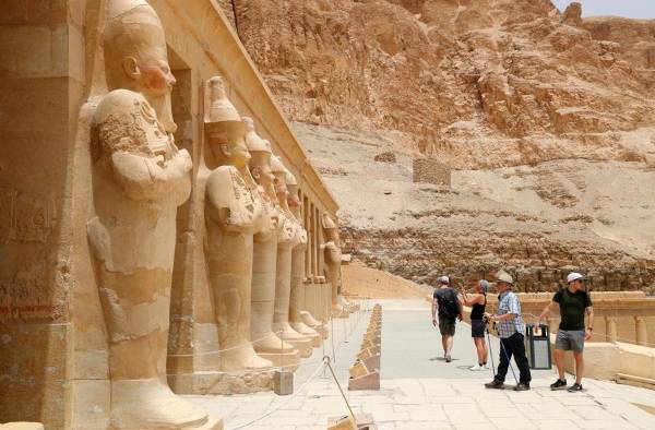 Luxor destino turístico por los edificios históricos