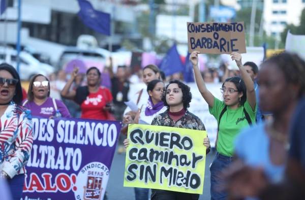 Manifestaci&oacute;n contra la violencia a la mujer