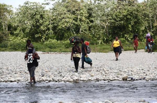 Migrantes persiguen sus sueños en medio de la mortífera pandemia de la covid-19