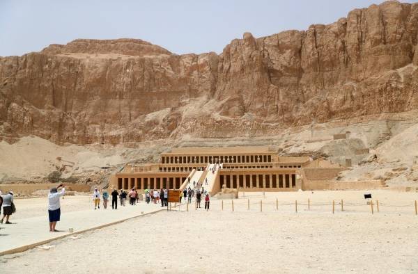 Luxor destino turístico por los edificios históricos