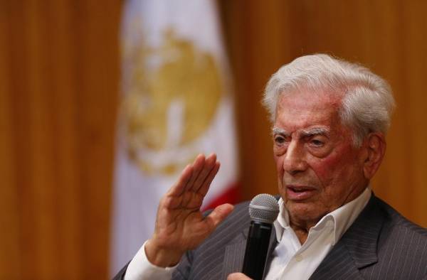 El escritor peruano, Mario Vargas Llosa