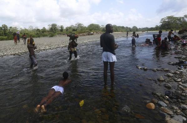 Migrantes persiguen sus sueños en medio de la mortífera pandemia de la covid-19