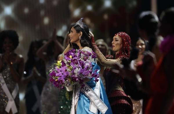 La representante de Nicaragua, Sheynnis Palacios, se convirtió la noche de este sábado en la primera centroamericana en ganar el concurso Miss Universo en su edición 72, celebrado en El Salvador.