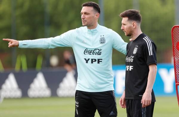 Lionel Scaloni, técnico de la selección argentina, Lionel Messi, su capitán.