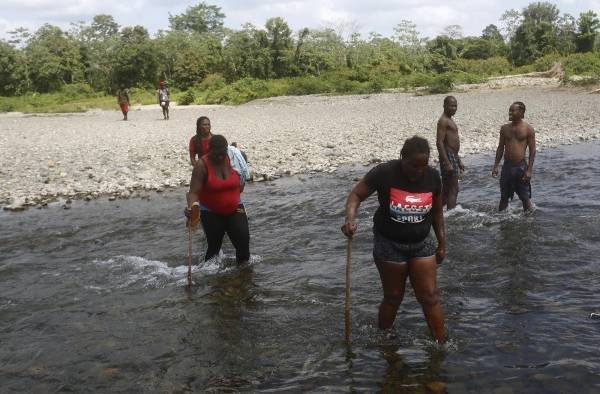 Migrantes persiguen sus sueños en medio de la mortífera pandemia de la covid-19