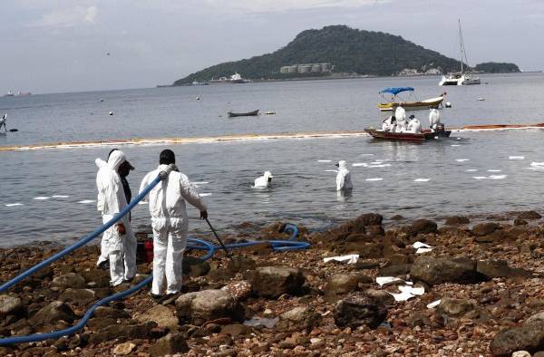 Contaminación en Taboga por derrame de combustible