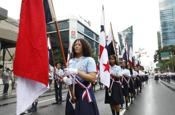 Rinden honor a la Patria en los 119 años de vida republicana