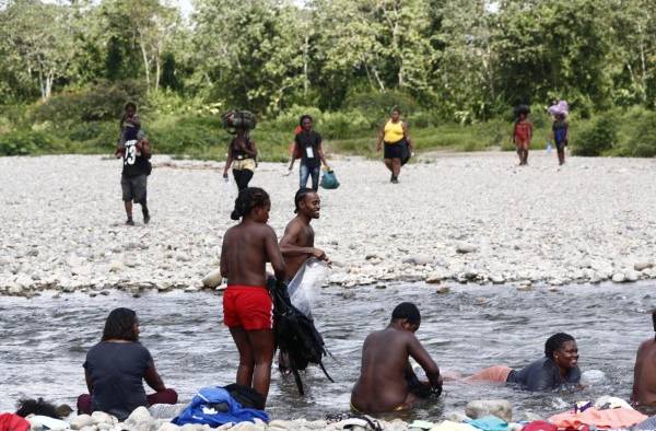 Migrantes persiguen sus sueños en medio de la mortífera pandemia de la covid-19