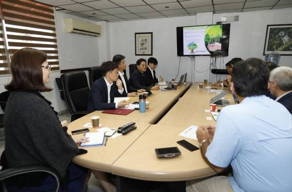 Reunión técnica sobre Cerro Patacón entre misión de Corea del Sur con los funcionarios de MiAmbiente.