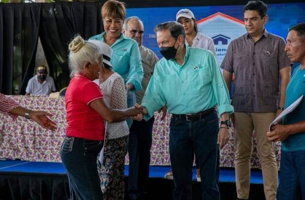 Cortizo entregó el proyecto de construcción y rehabilitación de la carretera desde Gatún hasta Miguel de La Borda.