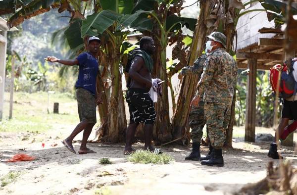 Migrantes persiguen sus sueños en medio de la mortífera pandemia de la covid-19