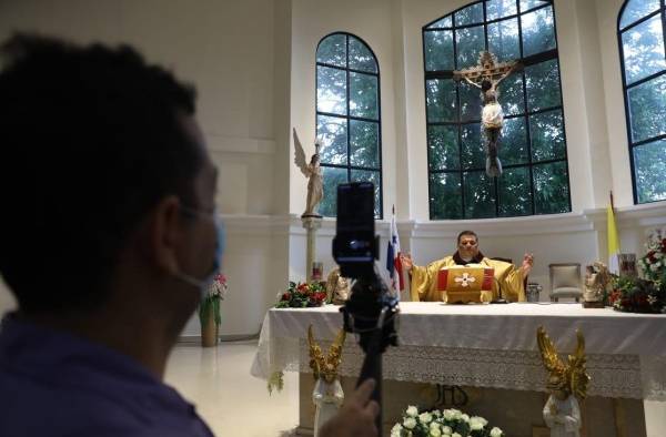 Pesé a la asistencia de manera presencial, las misas se seguirán transmitiendo a través de las redes sociales de la iglesia