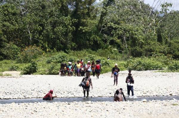 Migrantes persiguen sus sueños en medio de la mortífera pandemia de la covid-19