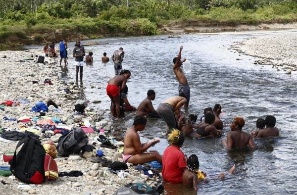 Migrantes persiguen sus sueños en medio de la mortífera pandemia de la covid-19